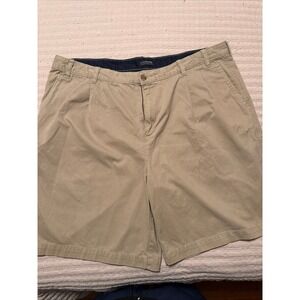 Men's Lands End khaki pleated shorts